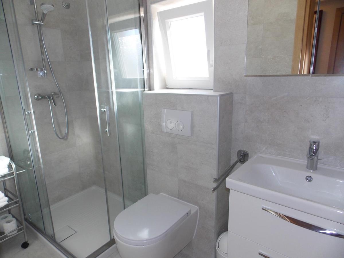 Apartments Miro Kornić Extérieur photo