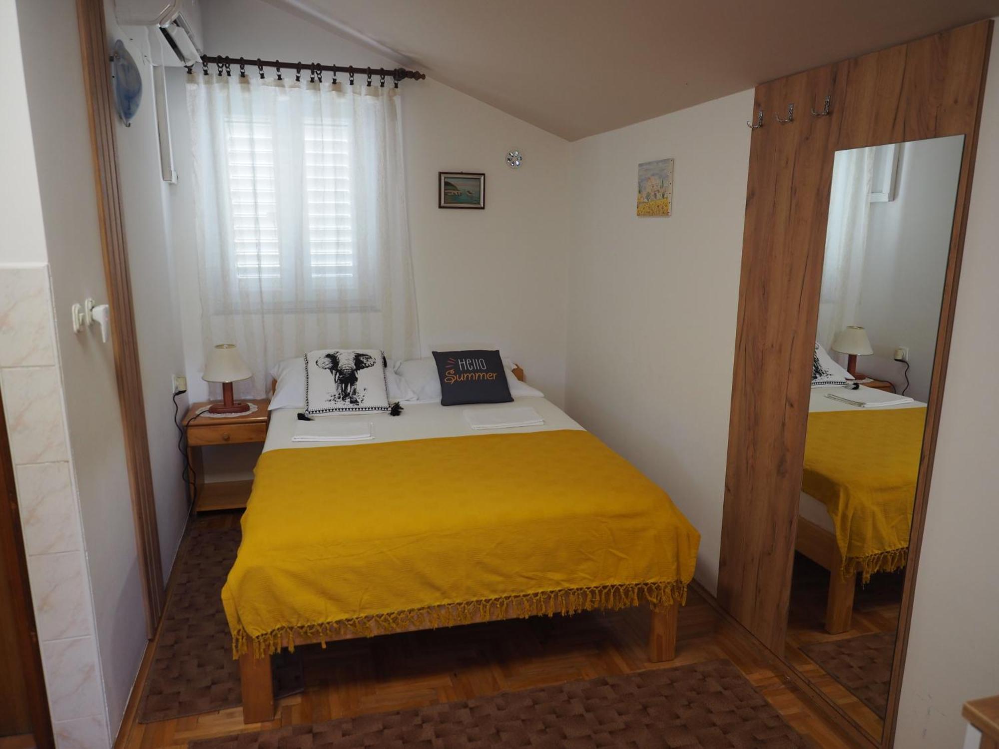 Apartments Miro Kornić Extérieur photo